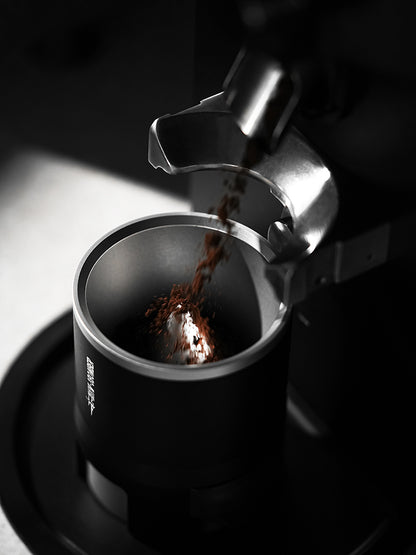 MHW-3BOMBER SE Pro black shaker receiving ground coffee from a grinder