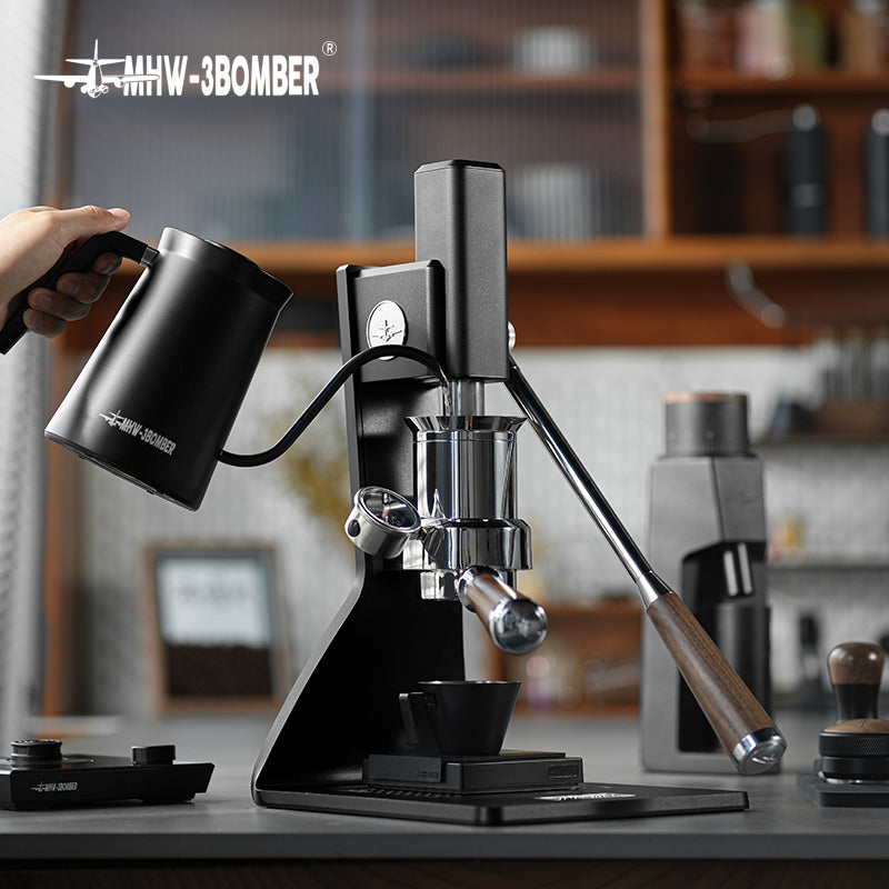 MHW-3BOMBER Sonic S7 machine hot-water filling scene; kettle and grinder not included