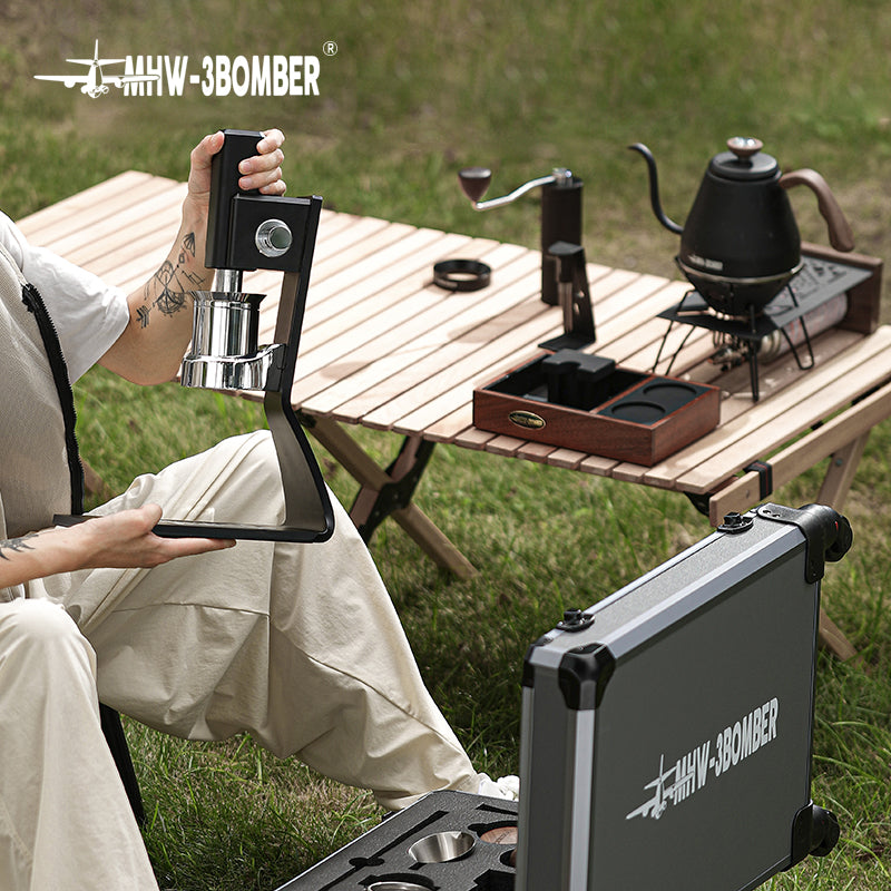MHW-3BOMBER Sonic S7 machine beside its open trolley case